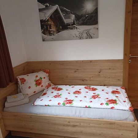 Haus In Der Kurve Appartement Kappl  Buitenkant foto
